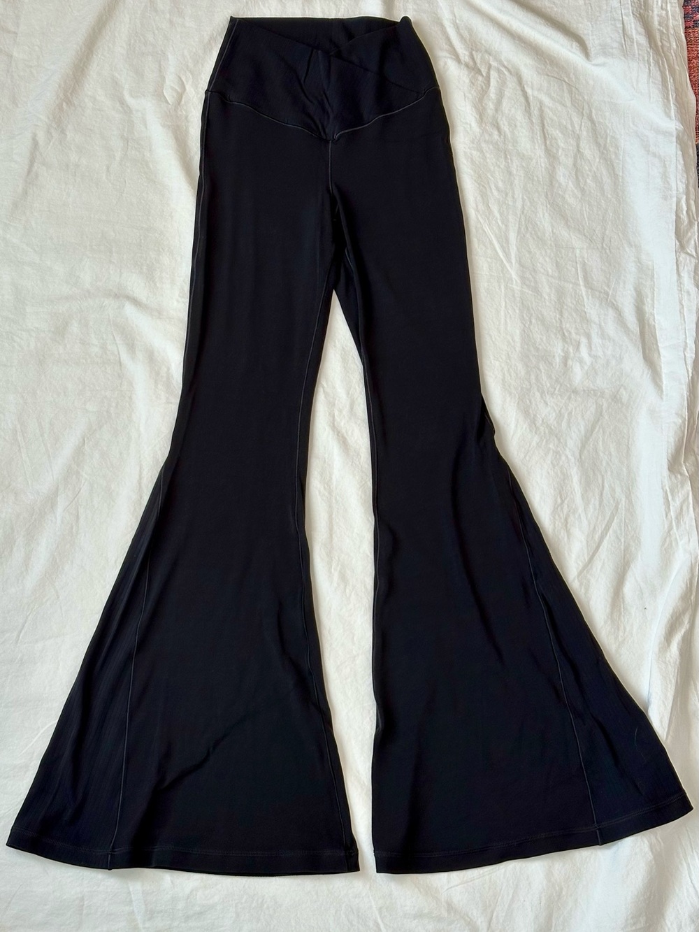 OFFLINE by Aerie Real Me Crossover Rib Super Flare Leggings- Black, Size S Short